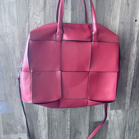 Bottega Veneta Tote Elegant Red Woven Tote Bag Full Zip - Picture 3 of 15